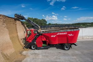 The Triotrac self-propelled mixer feeder is extremely well suited to dairy or cattle farms who are looking for  a high-precision, efficient method of feeding. 