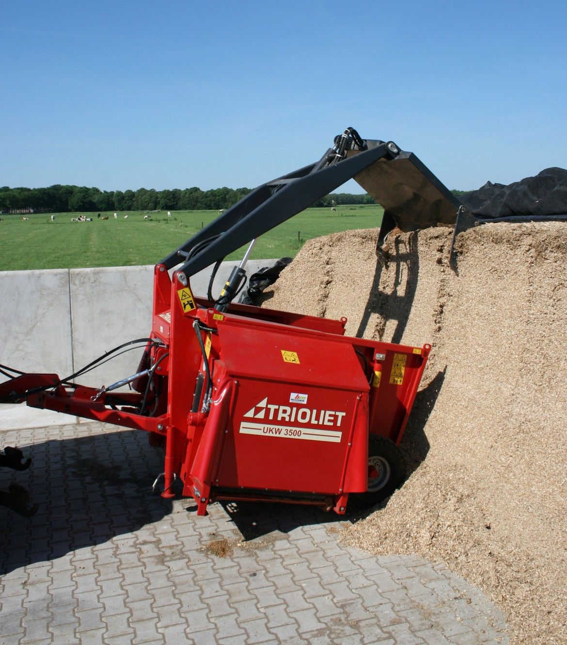 This-high-quality-self-loading-silage-feeder-is-for-sale-at-Trioliet