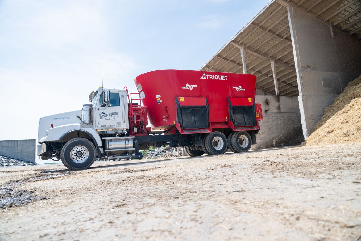 The-best-feed-mixer-on-a-truck-is-called-a-Truckmount