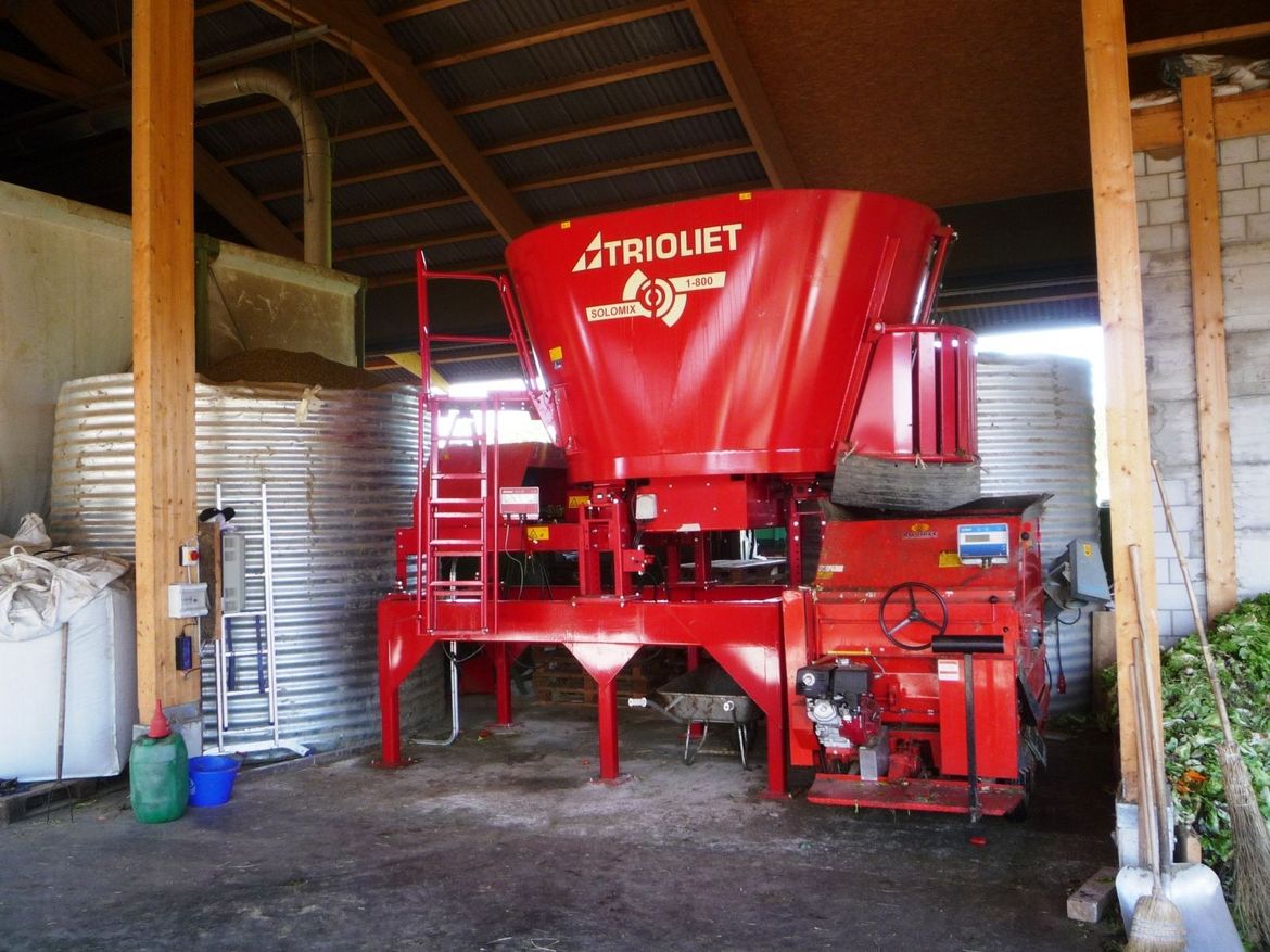 A-Solomix-stationary-mixer-wagon-is-for-sale-at-Trioliet