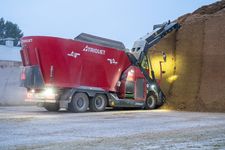 Triotrac L self-propelled feed mixer