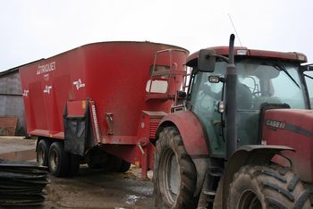 big mixer wagon-small tractor-reduction gearbox-powershift-feed mixer