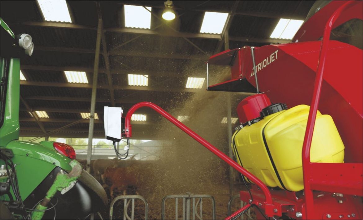 Compact-straw-spreader-with-cattle-feed-mixer-and-dust-control-system-for-sale