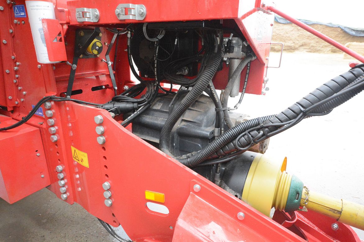 Large-diet-feeder-with-strawblower-to-feed-your-cattle-on-a-dairy-farm