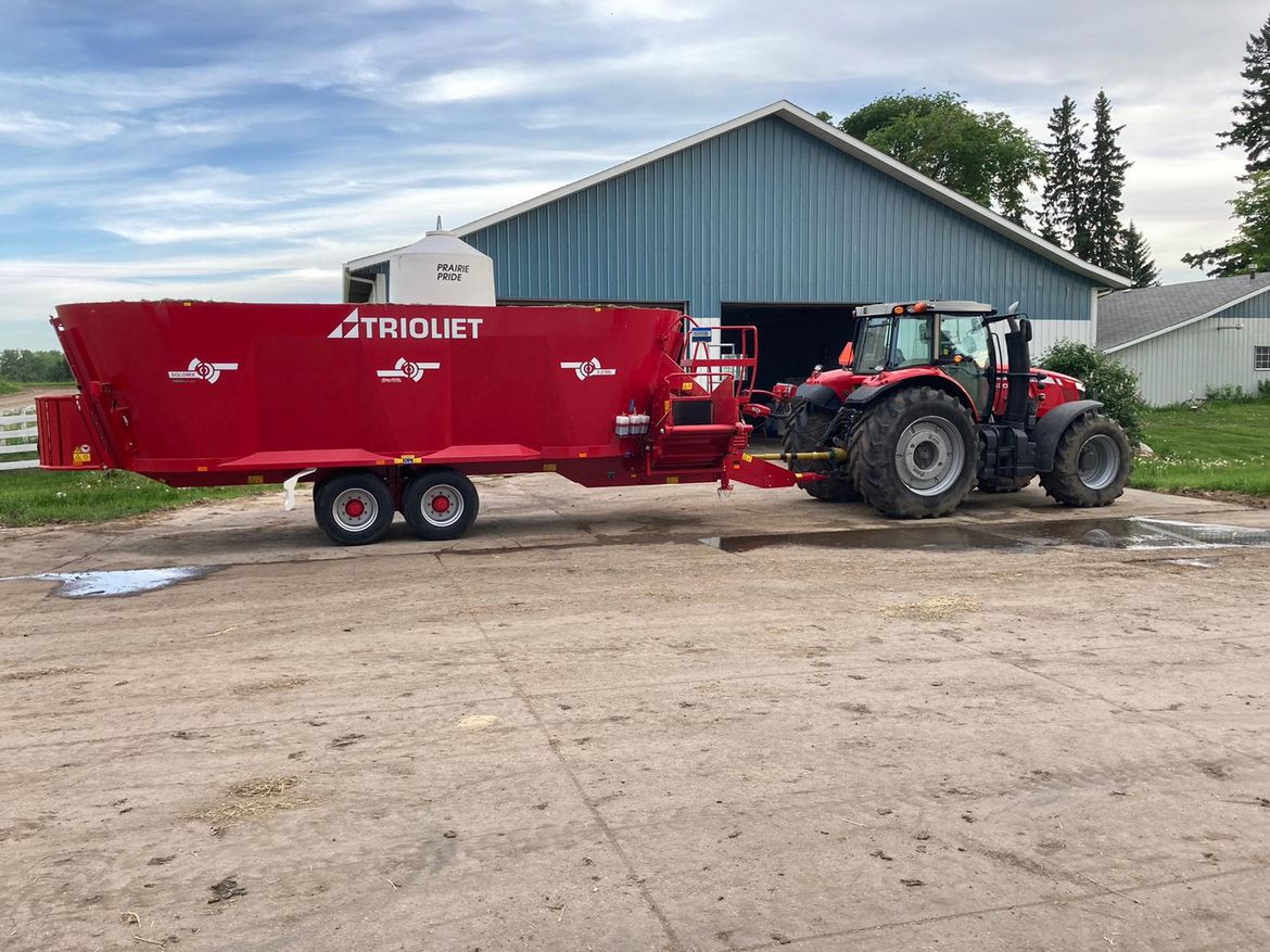 Best-cattle-feed-mixer-for-sale-for-beef-and-dairy-farmers 