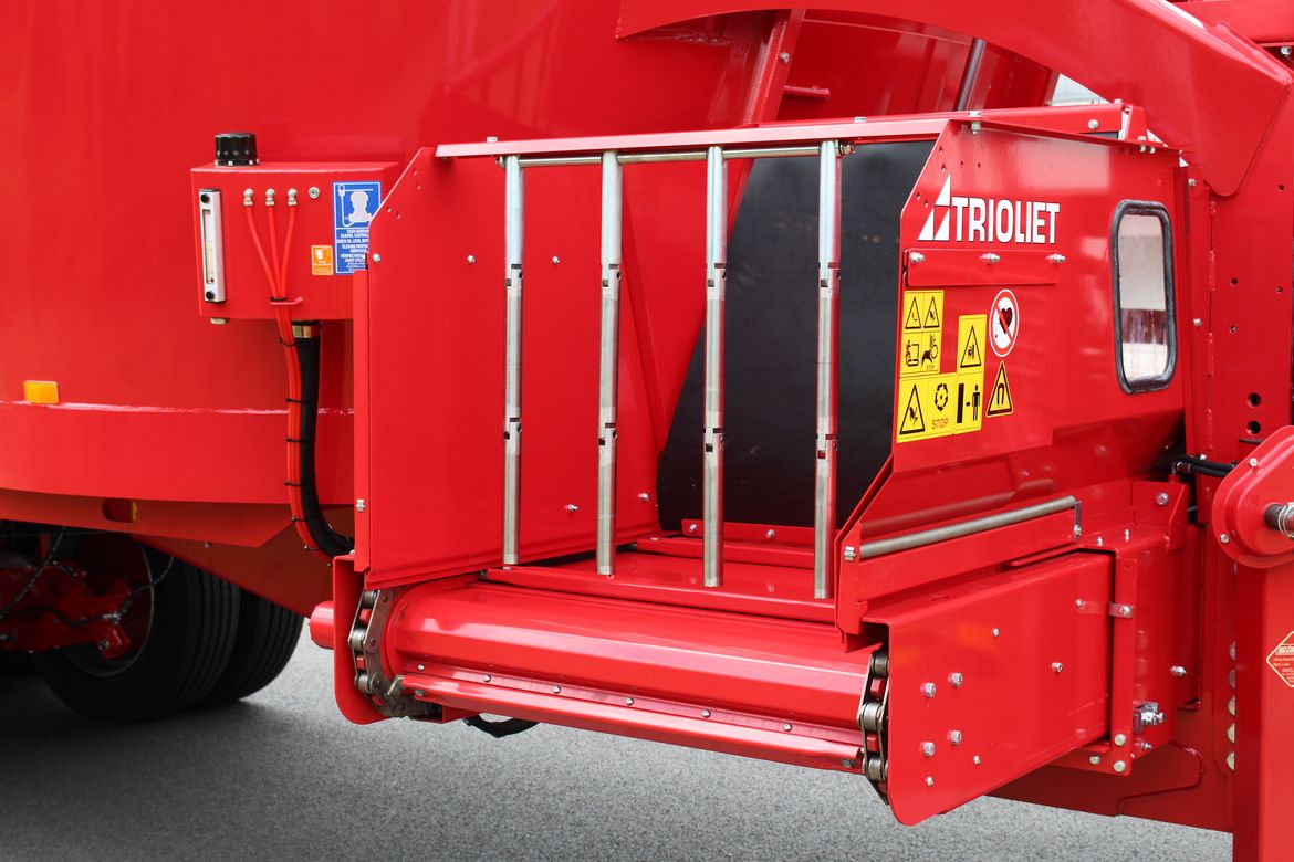 Dairy-farmers-experience-our-mixer-feeders-as-supreme-quality