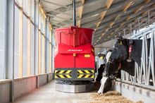 triomatic-feeding robot-robotic feeding-cattle feeding-feeding cows-cow feeding-robot-02