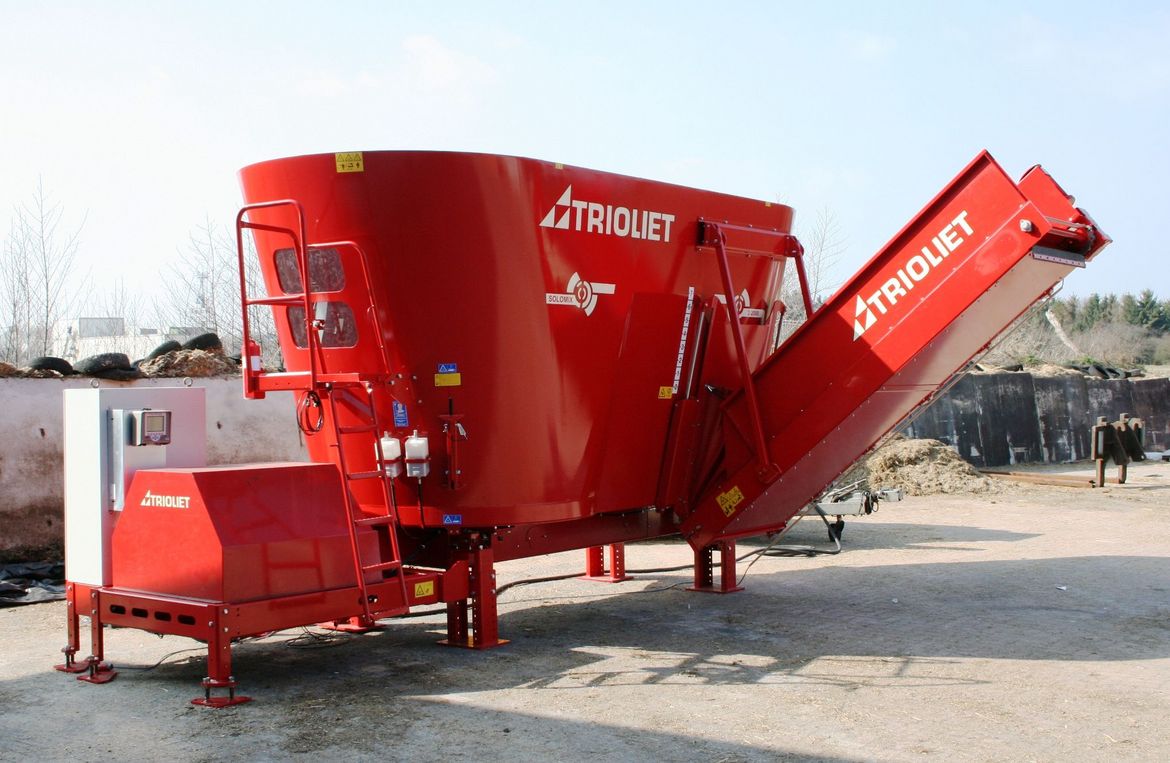 Explore-this-stationary-TMR-mixers-for-cattle-feeding