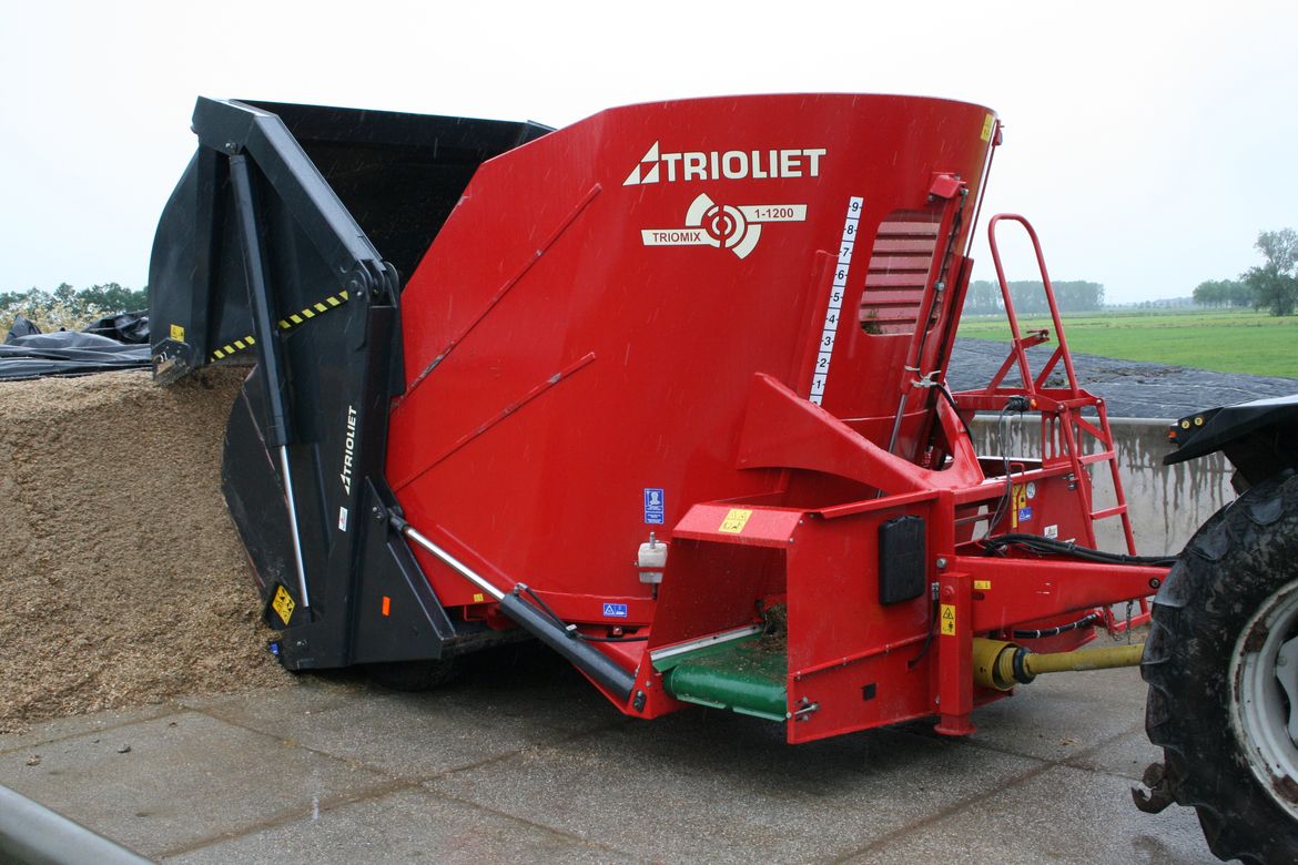 The-second-hand-Triomix-silage-cutter-is-an-economically-appealing-machine