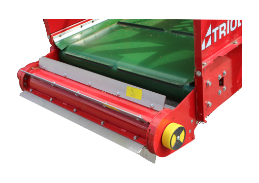A-spreading-roller-is-used-for-feeding-cows-or-goats-with-a-feed-mixer
