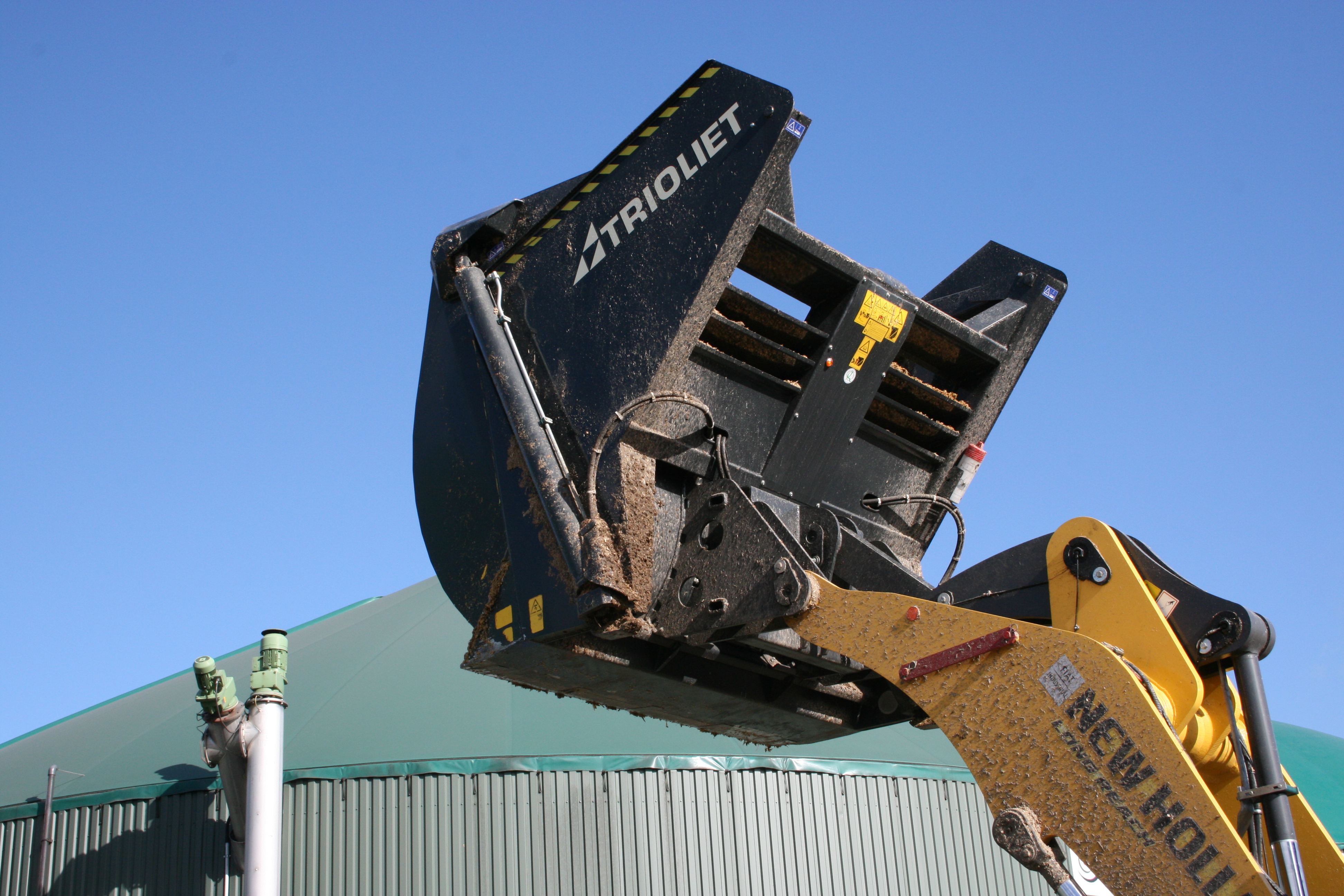 A-Triomaster-is-a-shear-grab-or-silage-cutter 