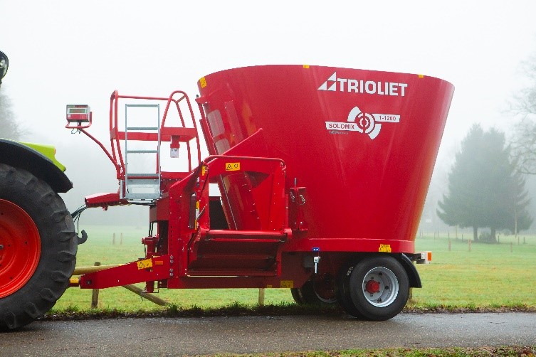 Mixer-wagon-or-Mixer-feeder-with-a-mixing-tub-for-sale