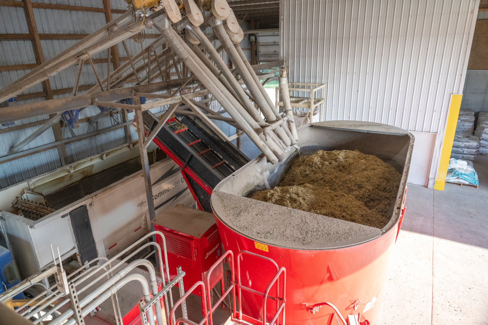 Stationary diet feeder can feed cattle or livestock